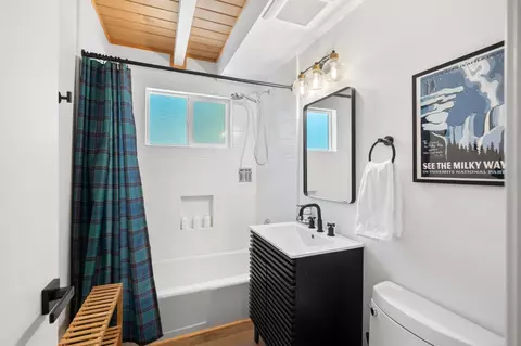 Bath - 1859 Michele Way, Arnold, CA 95223 photo 1 of 3
