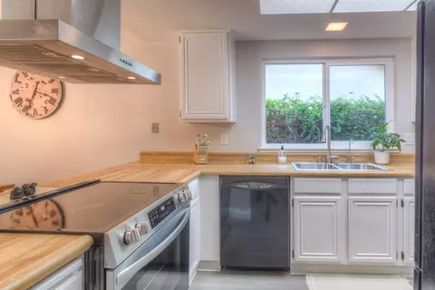 Kitchen - 8225 Foxfire Dr, Orangevale, CA 95662 photo 6 of 6