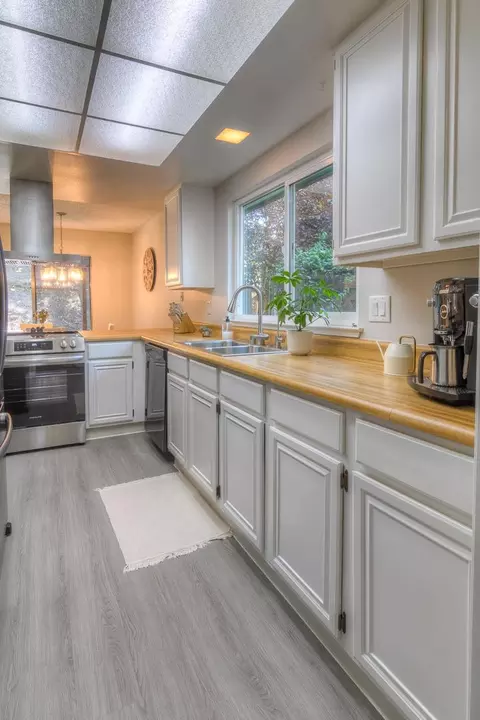 Kitchen - 8225 Foxfire Dr, Orangevale, CA 95662 photo 1 of 6