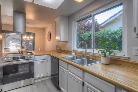 Kitchen - 8225 Foxfire Dr, Orangevale, CA 95662 photo 3 of 6