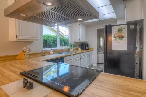 Kitchen - 8225 Foxfire Dr, Orangevale, CA 95662 photo 5 of 6