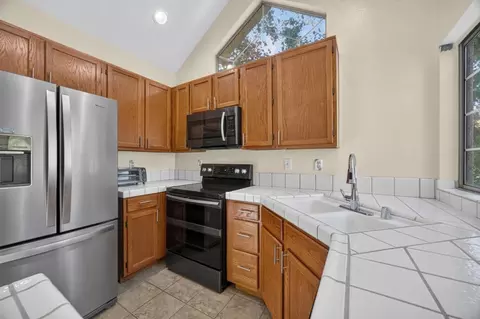 Kitchen - 7321 Cronin Cir, Dublin, CA 94568 photo 3 of 4