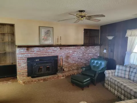 Living - 24471 Avenue 19, Madera, CA 93638 photo 2 of 4