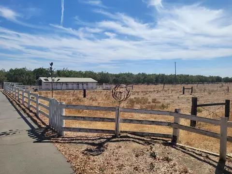 Exterior - 24471 Avenue 19, Madera, CA 93638 photo 2 of 26