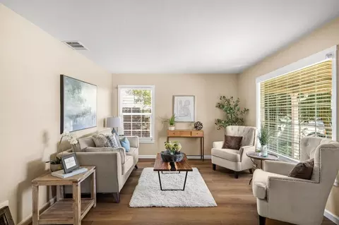 Living - 405 W 22nd St, Tracy, CA 95376 photo 2 of 3