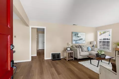 Entry Way - 405 W 22nd St, Tracy, CA 95376 photo 2 of 4