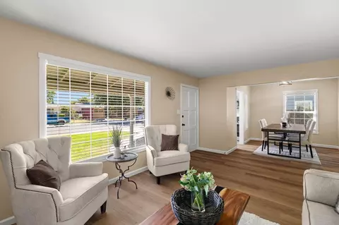 Living - 405 W 22nd St, Tracy, CA 95376 photo 3 of 3