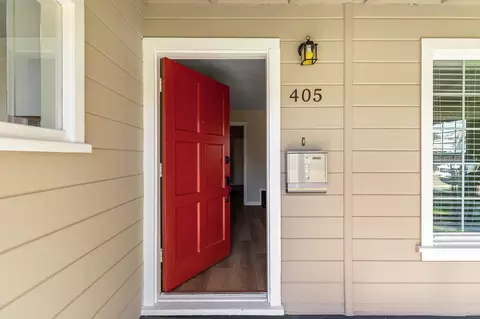 Entry Way - 405 W 22nd St, Tracy, CA 95376 photo 1 of 4