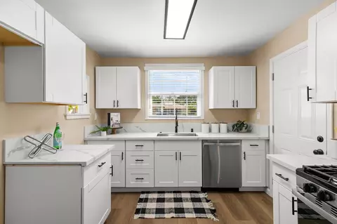 Kitchen - 405 W 22nd St, Tracy, CA 95376 photo 1 of 2