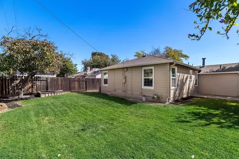 Exterior - 405 W 22nd St, Tracy, CA 95376 photo 5 of 8