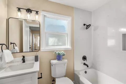Bath - 405 W 22nd St, Tracy, CA 95376 photo 1 of 1