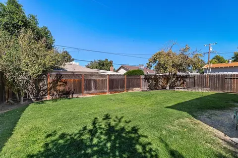 Exterior - 405 W 22nd St, Tracy, CA 95376 photo 6 of 8