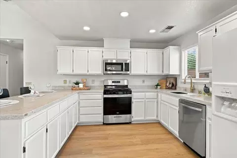 Kitchen - 2253 Concord Dr, Merced, CA 95341 photo 3 of 8