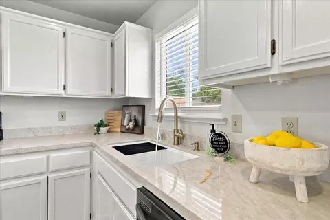 Kitchen - 2253 Concord Dr, Merced, CA 95341 photo 7 of 8