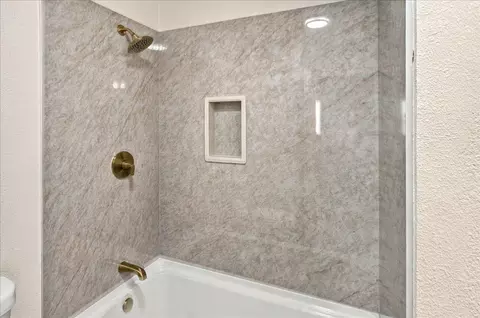 Bath - 2253 Concord Dr, Merced, CA 95341 photo 4 of 4