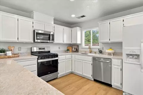 Kitchen - 2253 Concord Dr, Merced, CA 95341 photo 4 of 8