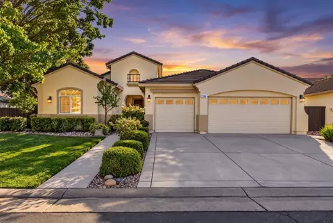 2904 Robinson Creek Ln, Elk Grove, CA 95758
