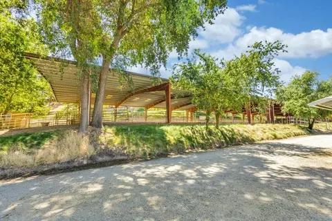 Exterior - 23303 E Buena Vista Rd, Clements, CA 95227 photo 1 of 31