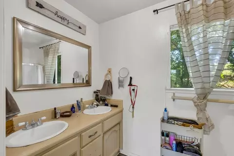 Bath - 23303 E Buena Vista Rd, Clements, CA 95227 photo 5 of 7