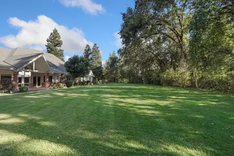 Exterior - 12750 E Live Oak Rd, Lodi, CA 95240 photo 12 of 14