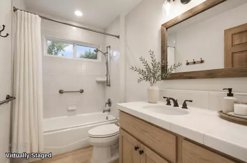 Bath - 12750 E Live Oak Rd, Lodi, CA 95240 photo 7 of 8