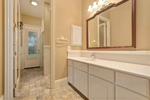Bath - 12750 E Live Oak Rd, Lodi, CA 95240 photo 4 of 8