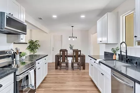 Kitchen - 18807 Smithwood Dr, Madera, CA 93638 photo 6 of 6