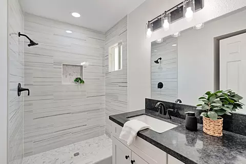 Bath - 18807 Smithwood Dr, Madera, CA 93638 photo 2 of 2
