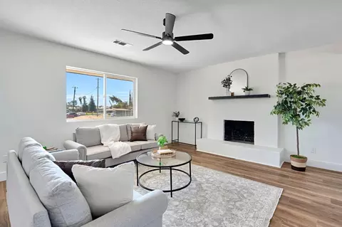 Living - 18807 Smithwood Dr, Madera, CA 93638 photo 2 of 7