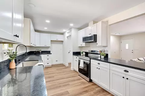 Kitchen - 18807 Smithwood Dr, Madera, CA 93638 photo 1 of 6
