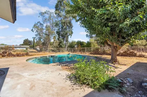 Exterior - 18807 Smithwood Dr, Madera, CA 93638 photo 5 of 9