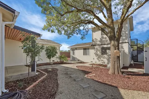 Exterior - 4692 E Hogan Ln, Lodi, CA 95240 photo 4 of 22
