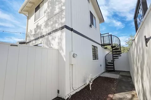 Exterior - 4692 E Hogan Ln, Lodi, CA 95240 photo 10 of 22