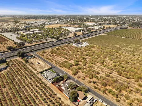 View/Area - 4692 E Hogan Ln, Lodi, CA 95240 photo 11 of 12