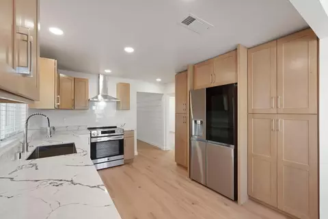 Kitchen - 4692 E Hogan Ln, Lodi, CA 95240 photo 4 of 7