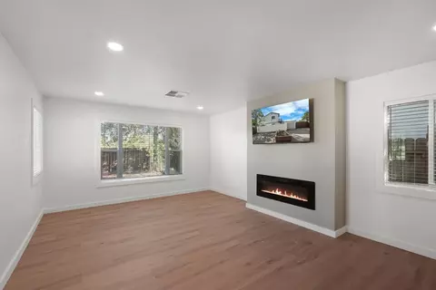 Living - 4692 E Hogan Ln, Lodi, CA 95240 photo 1 of 7