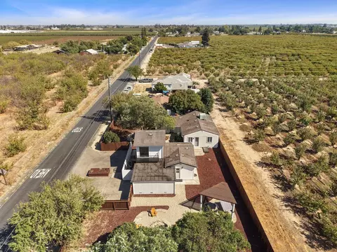 View/Area - 4692 E Hogan Ln, Lodi, CA 95240 photo 3 of 12