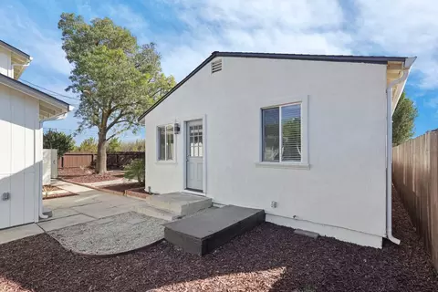 Exterior - 4692 E Hogan Ln, Lodi, CA 95240 photo 7 of 22