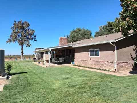 Exterior - 1500 E Forest Lake Rd, Acampo, CA 95220 photo 2 of 11
