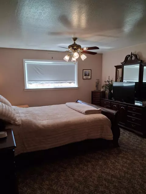 Bedroom - 1500 E Forest Lake Rd, Acampo, CA 95220 photo 4 of 4
