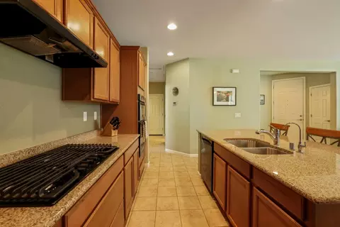 Kitchen - 1391 Mill Run Ct, Manteca, CA 95336 photo 3 of 6