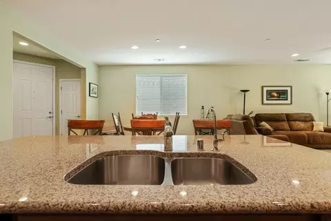 Kitchen - 1391 Mill Run Ct, Manteca, CA 95336 photo 4 of 6
