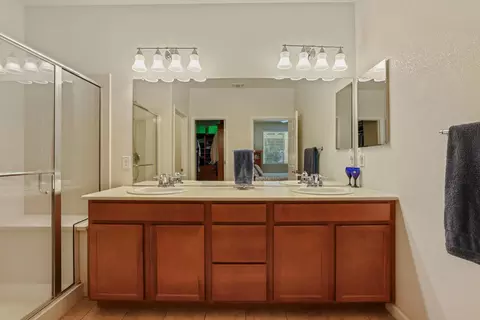 Bath - 1391 Mill Run Ct, Manteca, CA 95336 photo 1 of 6