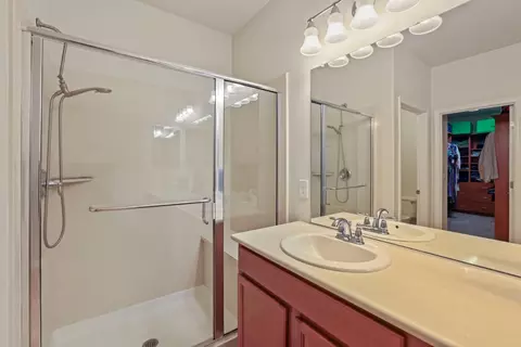 Bath - 1391 Mill Run Ct, Manteca, CA 95336 photo 3 of 6