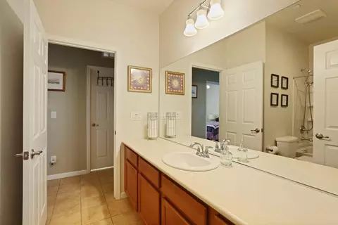 Bath - 1391 Mill Run Ct, Manteca, CA 95336 photo 5 of 6
