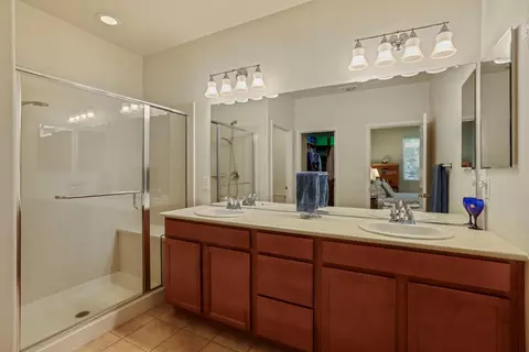 Bath - 1391 Mill Run Ct, Manteca, CA 95336 photo 2 of 6