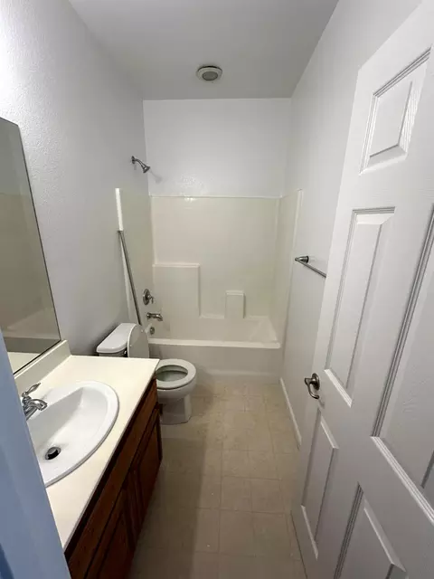 Bath - 2706 Ida St, Live Oak, CA 95953 photo 4 of 5