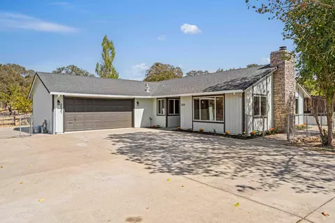 2537 Holmquist Ln, Valley Springs, CA 95252