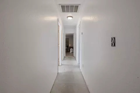 Entry Way - 916 Elm St, Hanford, CA 93230 photo 6 of 6