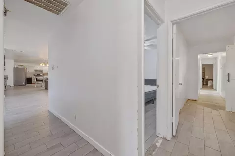 Entry Way - 916 Elm St, Hanford, CA 93230 photo 5 of 6